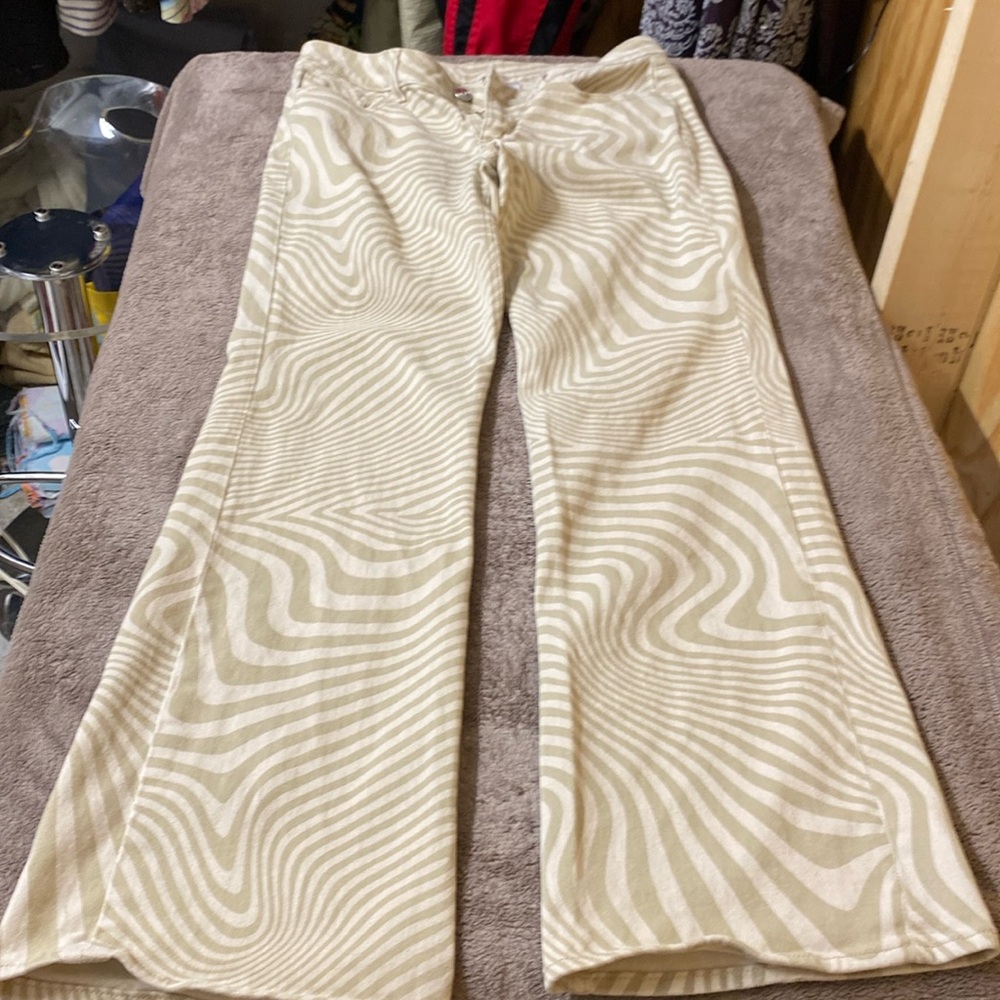 Divided H&M size 8 women’s jeans unique cream beige color pattern